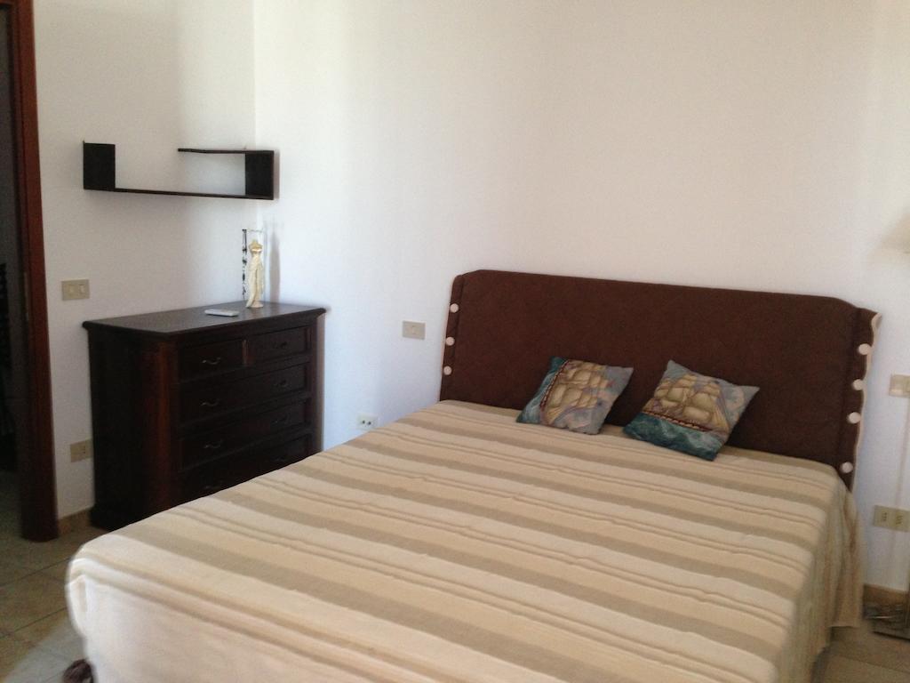 Residence Mareblu บาร์เชลโลนา-ปอซโซ ดี กอตโต ห้อง รูปภาพ