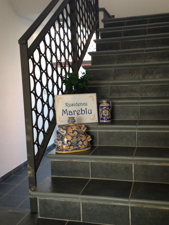 Residence Mareblu บาร์เชลโลนา-ปอซโซ ดี กอตโต ภายนอก รูปภาพ