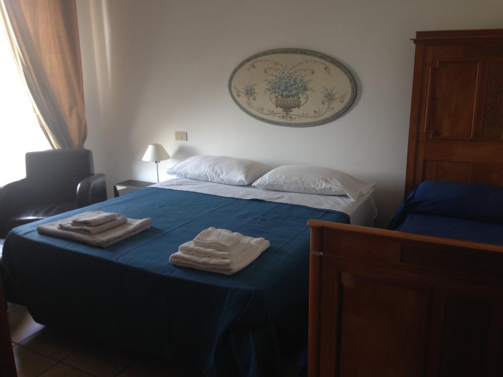Residence Mareblu บาร์เชลโลนา-ปอซโซ ดี กอตโต ห้อง รูปภาพ